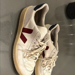 White Men's Casual Sneaker with Burgundy Accent